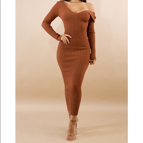 Shoulder Ribbed Midimaxi Dress In Rust 